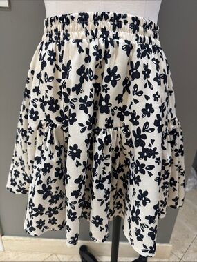 Kendall & Kylie Cream Mini Skirt with Black Floral Print
